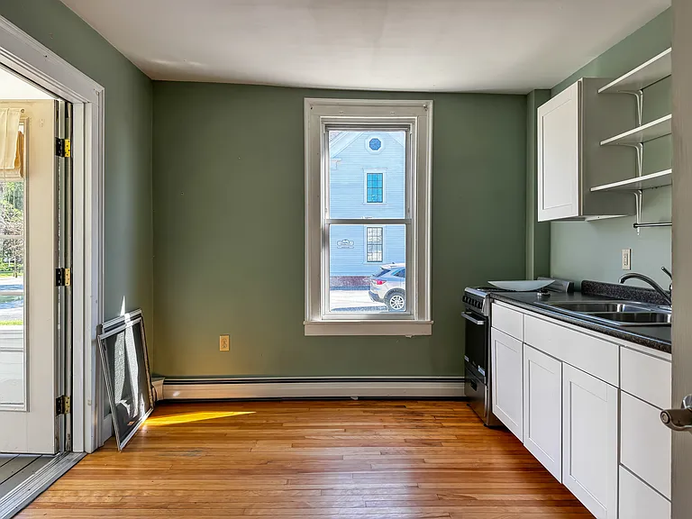 1372 Main St #1 — Photo 3