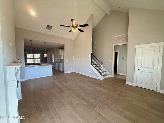 4th image of 448 Wells Dr