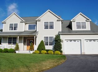 20 Stone Cliff Ter, Oak Ridge, NJ 07438