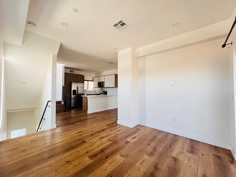 250 S Burlington Ave #250 — Photo 19