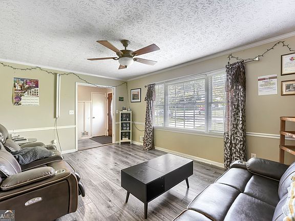3rd image of 2558 Kings Way