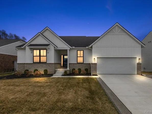 20848 Wexford Dr, Macomb, MI 48044
