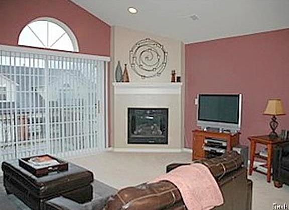 4th image of 15203 Adri Cir