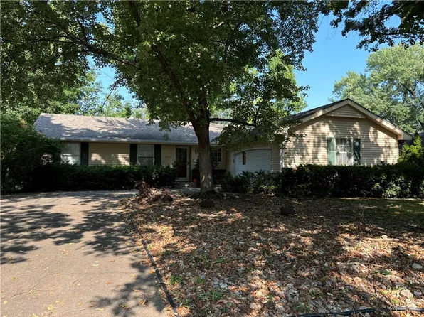 8819 Evanston Way, Kansas City, MO 64138