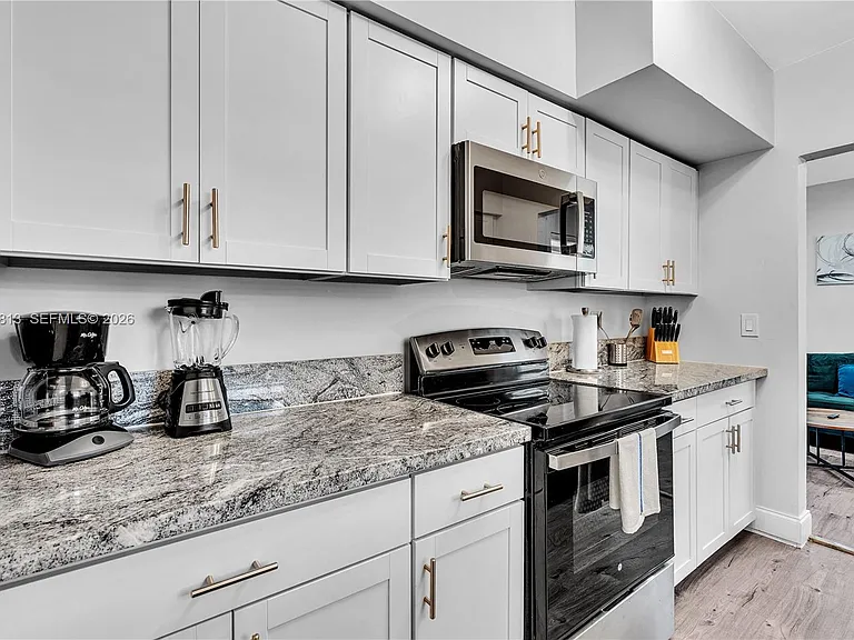 10002 E Bay Harbor Dr #6 — Photo 33
