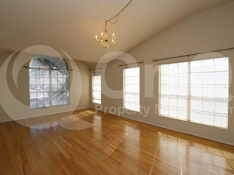 1560 W Kent Dr — Photo 9