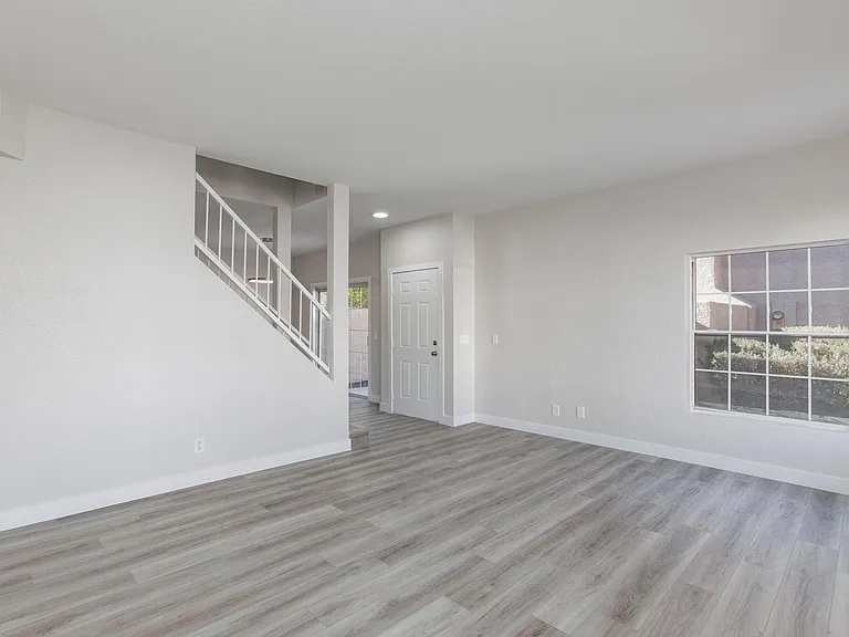 2607 Glen Green Ave — Photo 9