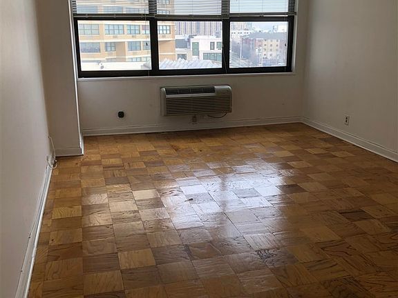 5th image of 7002 Boulevard East APT 6A