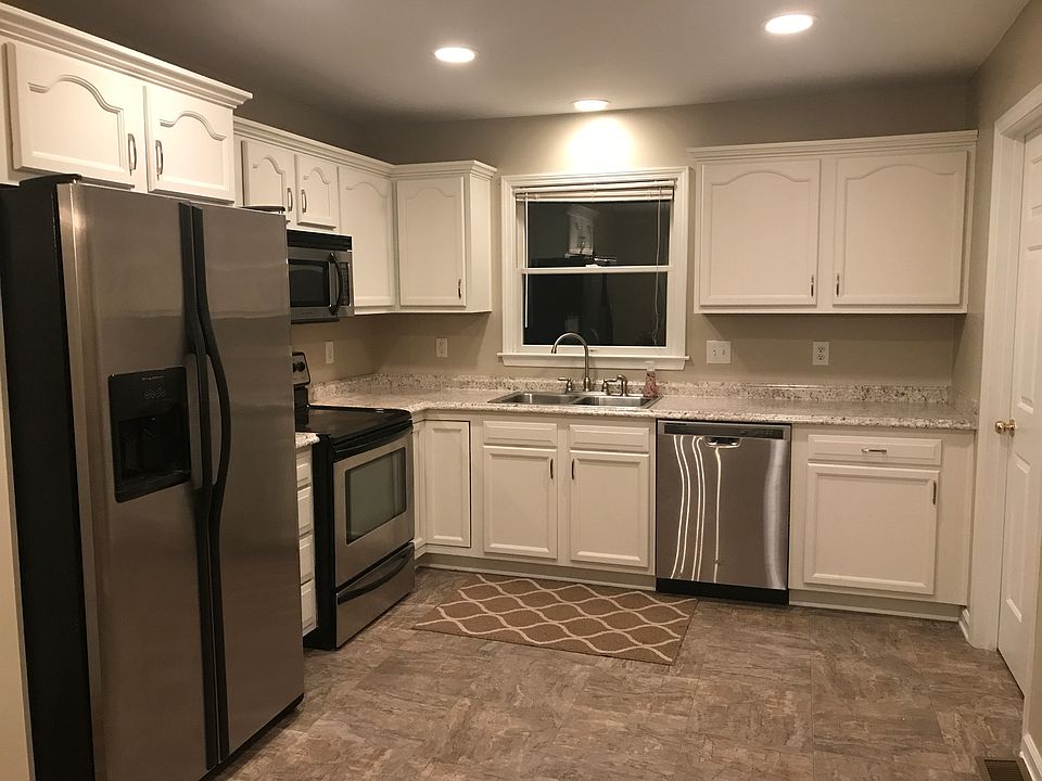 2nd image of 108 Colleen Ct