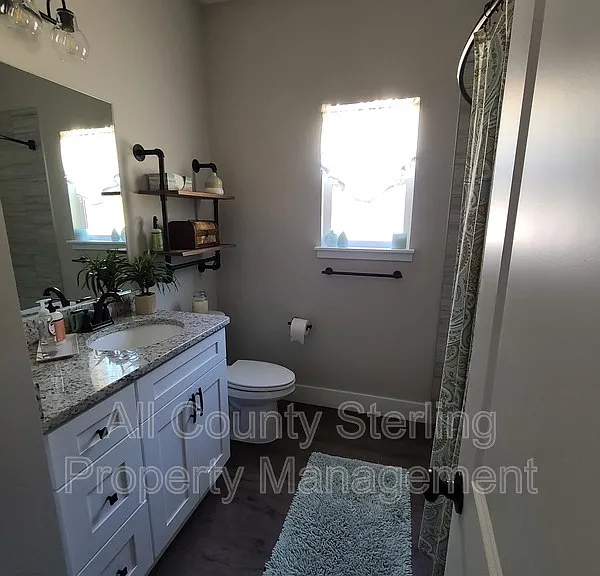 161 SW Yulan St #100 — Photo 9
