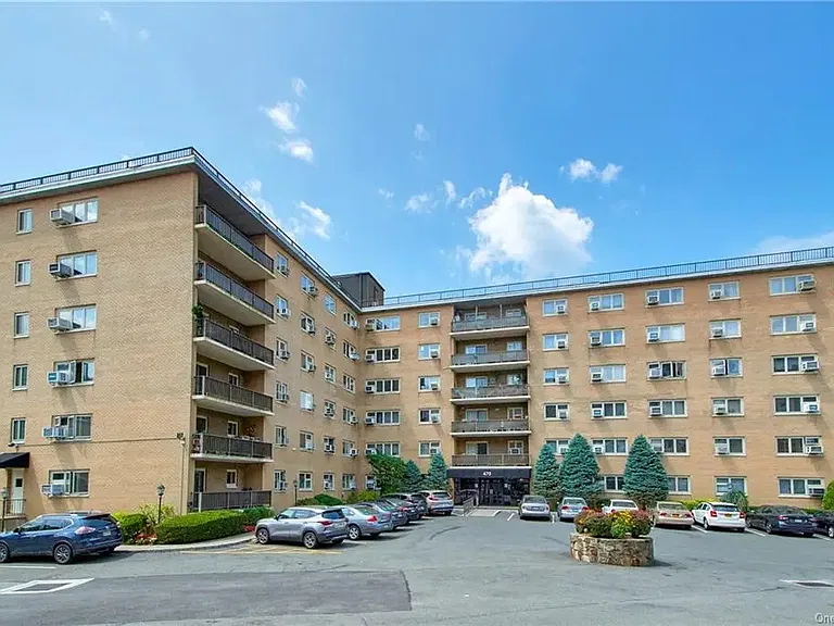 470 Halstead Ave #2S — Photo 13