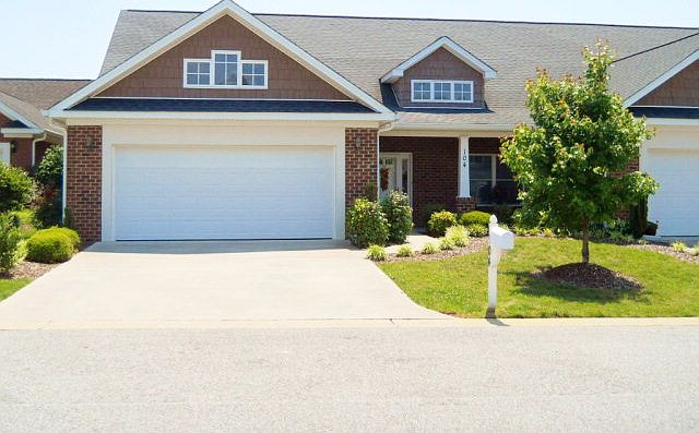 1st image of 104 Charleston Pl