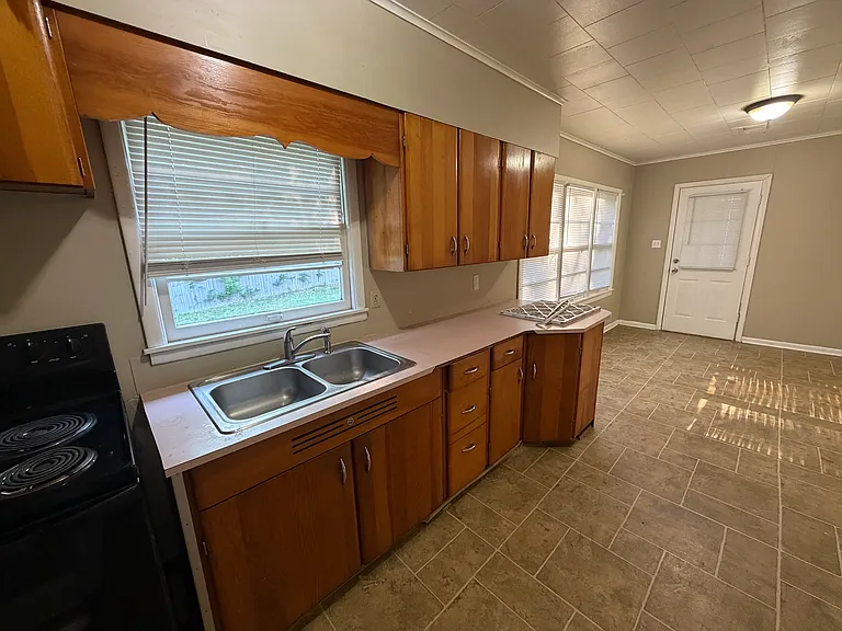 1207 Holly St — Photo 4