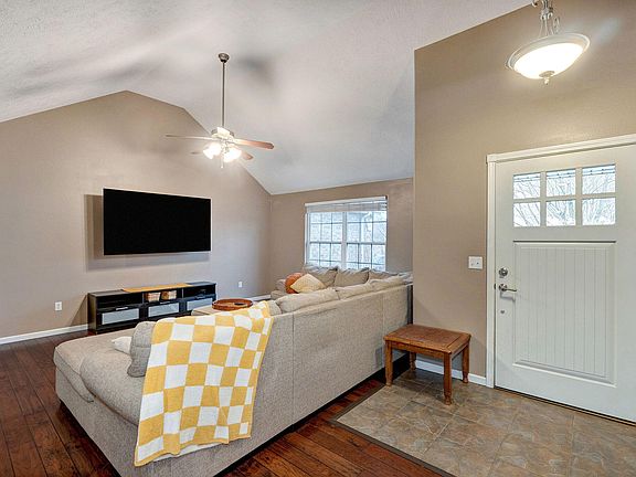 4th image of 1110 N Arlington Street