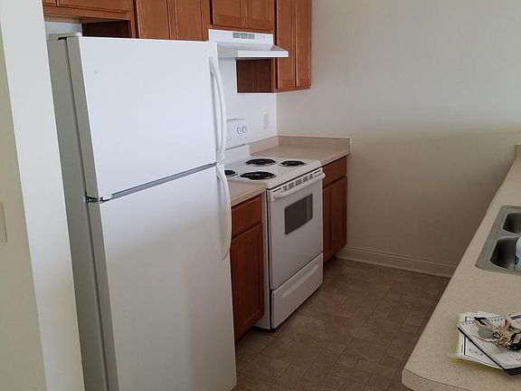 Kitchen lots of cabinets