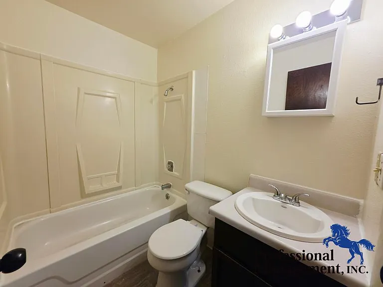 809 N 16th St #6 — Photo 7