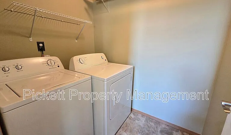1367 NW Rockford Cir — Photo 29