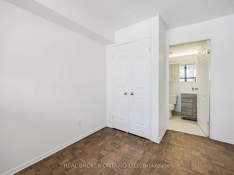 105 McCaul St #708 — Photo 12