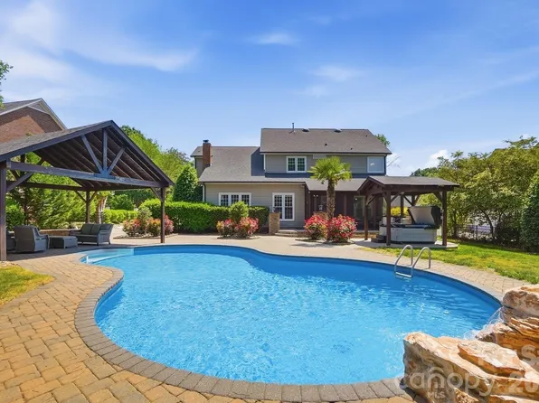 1522 12th Fairway Dr NW, Concord, NC 28027
