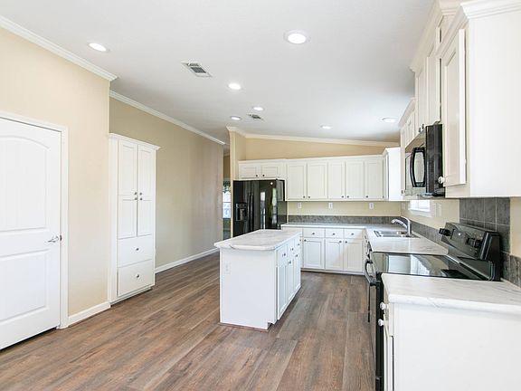 3rd image of 214 Shannon Dr #34