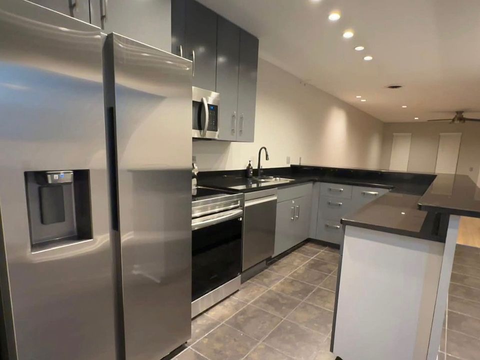 1st image of 220 Elm St APT 1