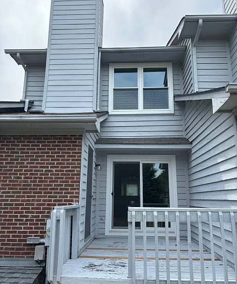 1009 Hempstede Dr — Photo 2