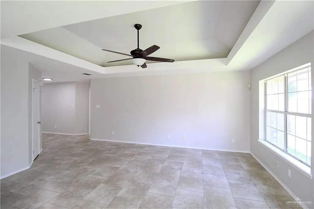 3 bed, 2.0 bath, 1414 sqft, $1,695 — Photo 4