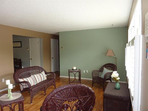2nd image of 1676 Hillcrest Dr