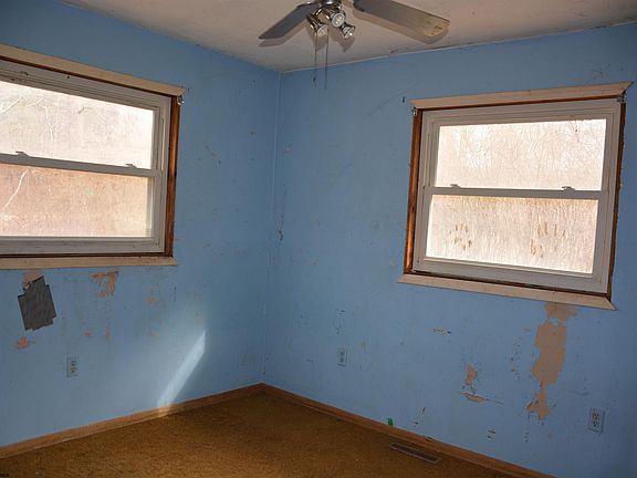 17th image of 801 Harmony Rd