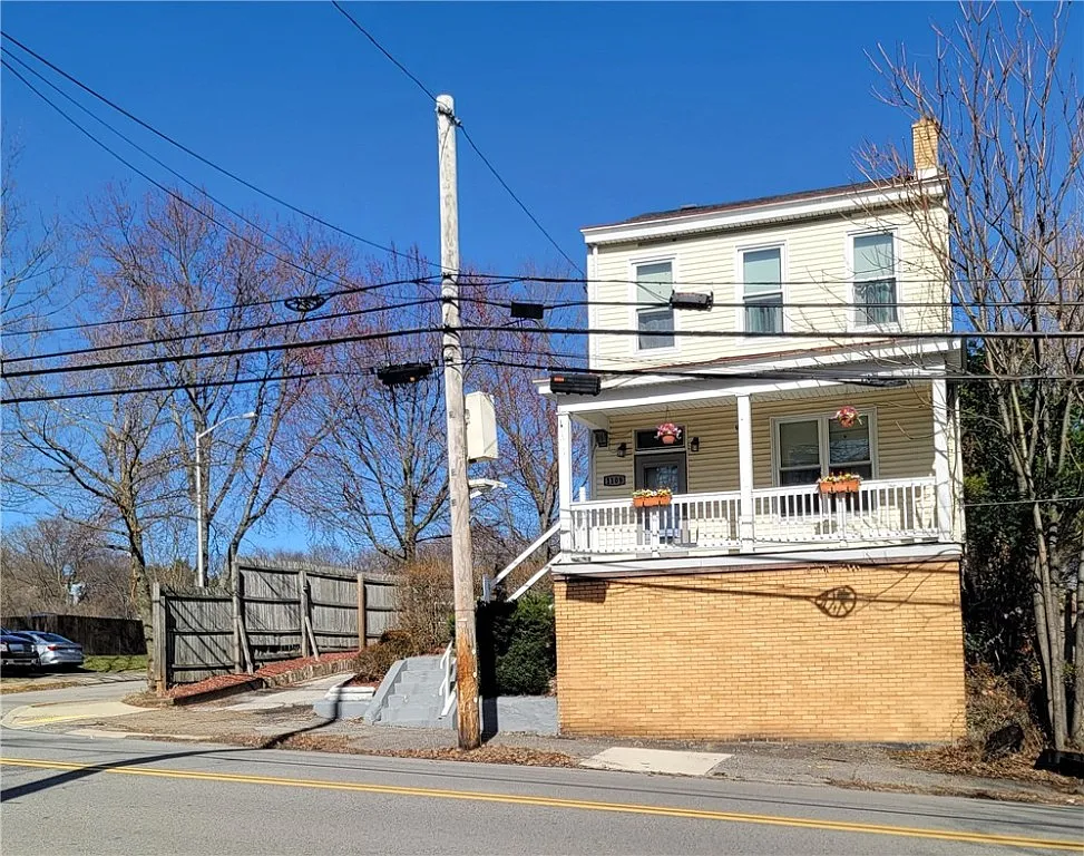 1109 Benton Ave photo 1