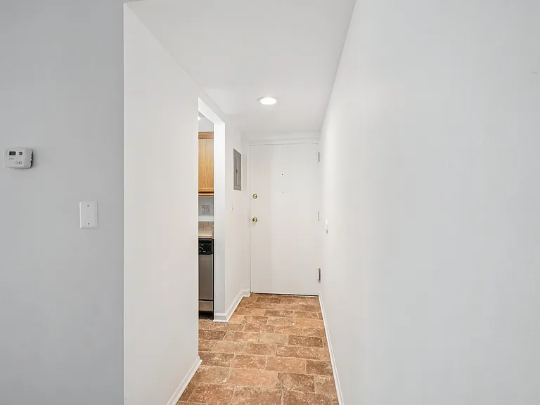 Riverside Village Apartments — Photo 81