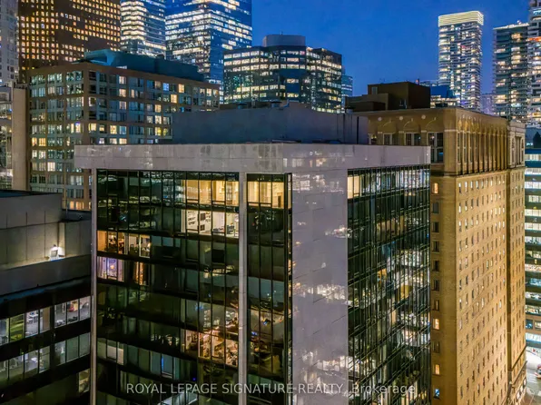 30 Wellington St E #2202, Toronto, ON M5E 1S3