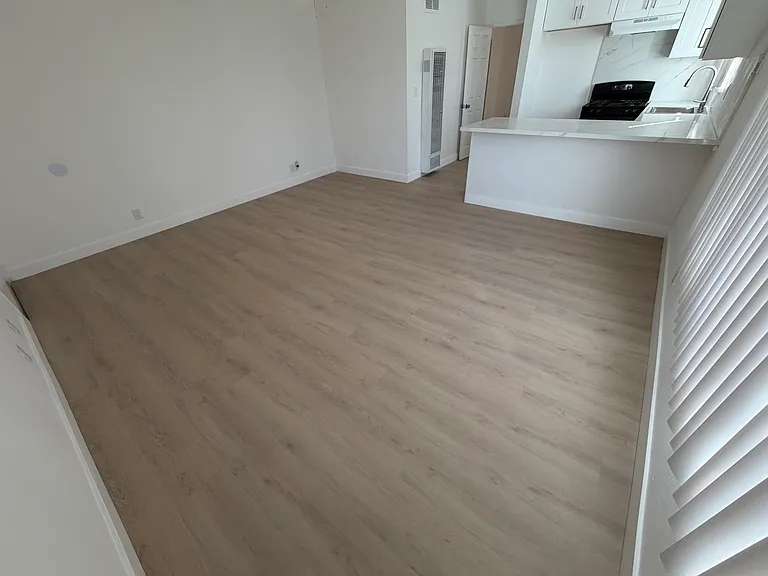 13334 Vanowen St #5 — Photo 2