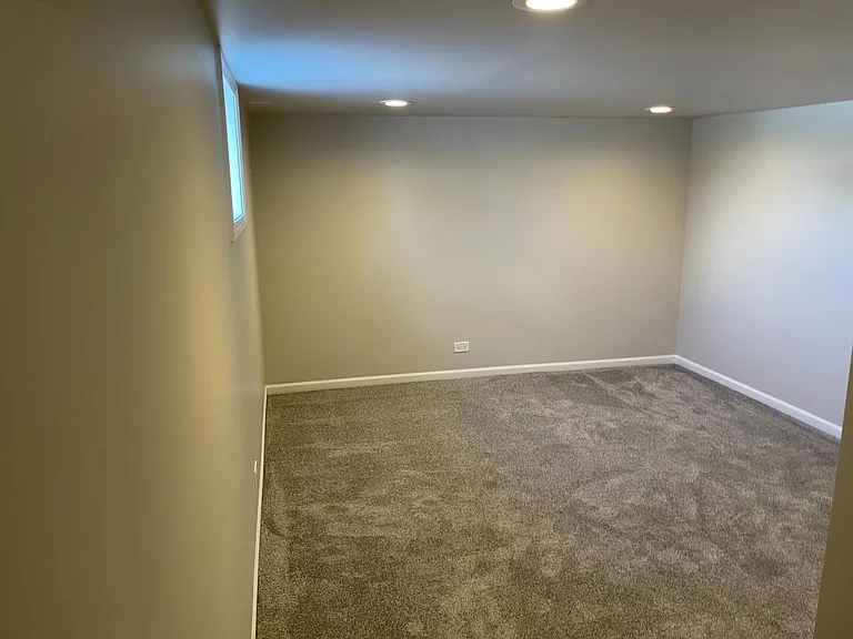 313 N Wolf Rd — Photo 23