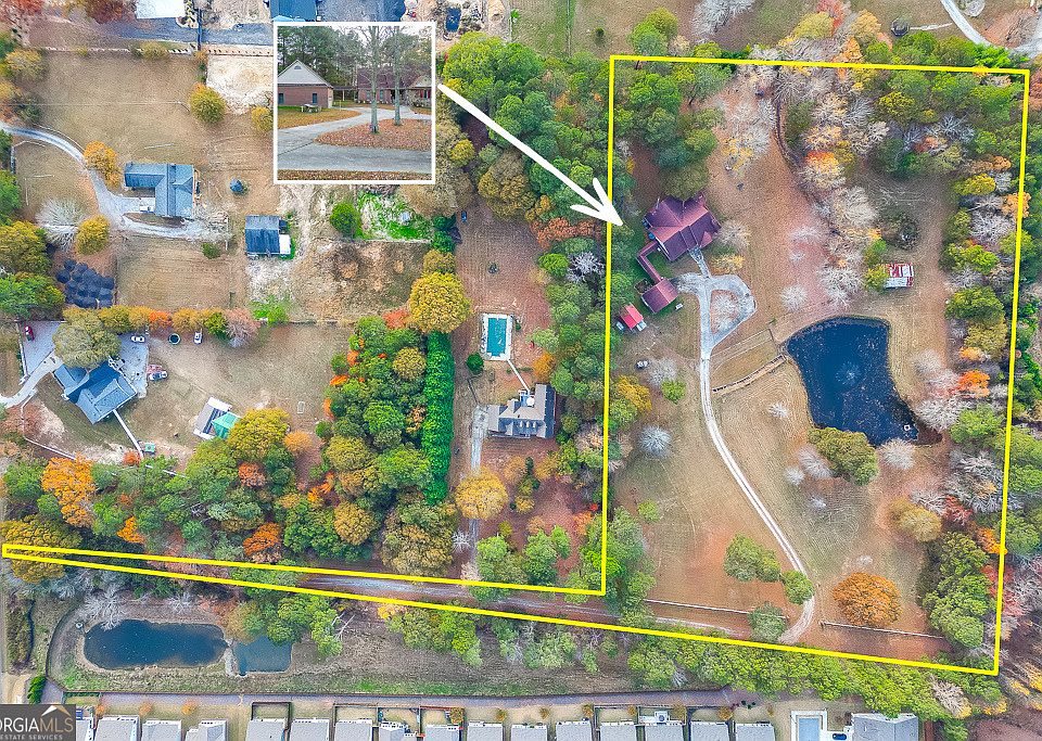 1st image of 525 Cooper Rd