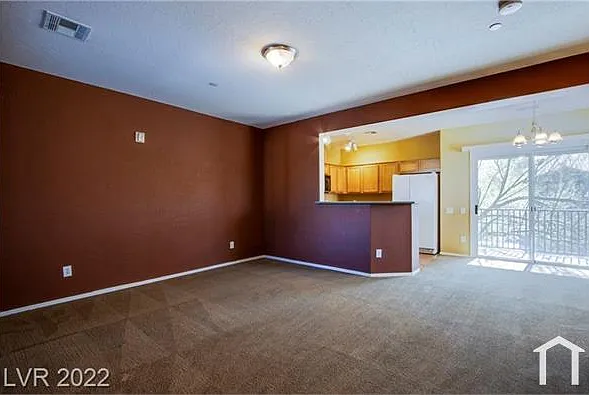 3 bed, 1255 sqft, $2,295 — Photo 3