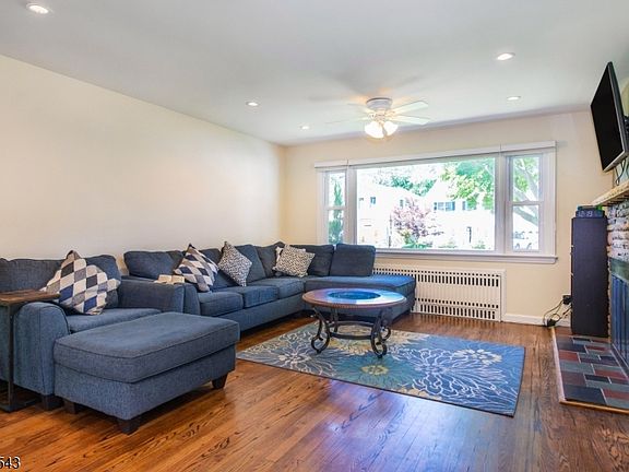 5th image of 4 Brookhill Pl