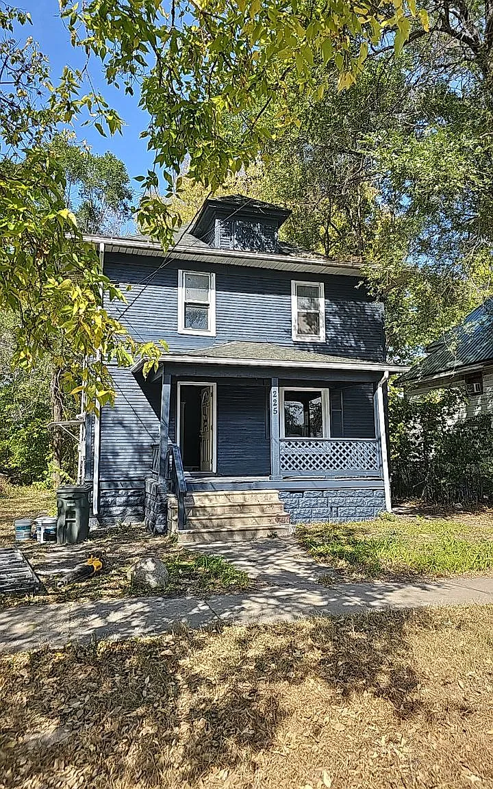 3 bed, 1.5 bath, 1440 sqft, $1,100 — Photo 1