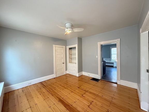5th image of 109 Nightingale Ave #1