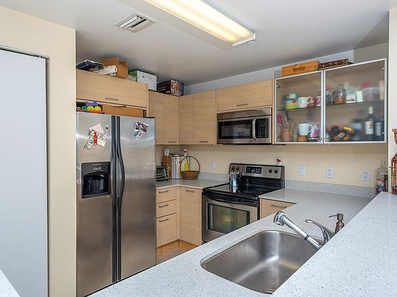 2nd image of 350 NE 24th St APT 614