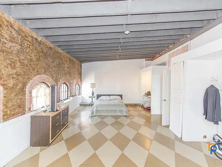 1622 Vine St — Photo 11
