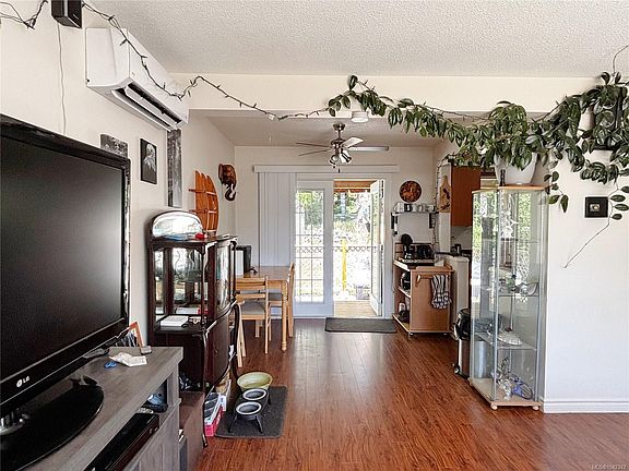 5th image of 648 Nimpkish Dr