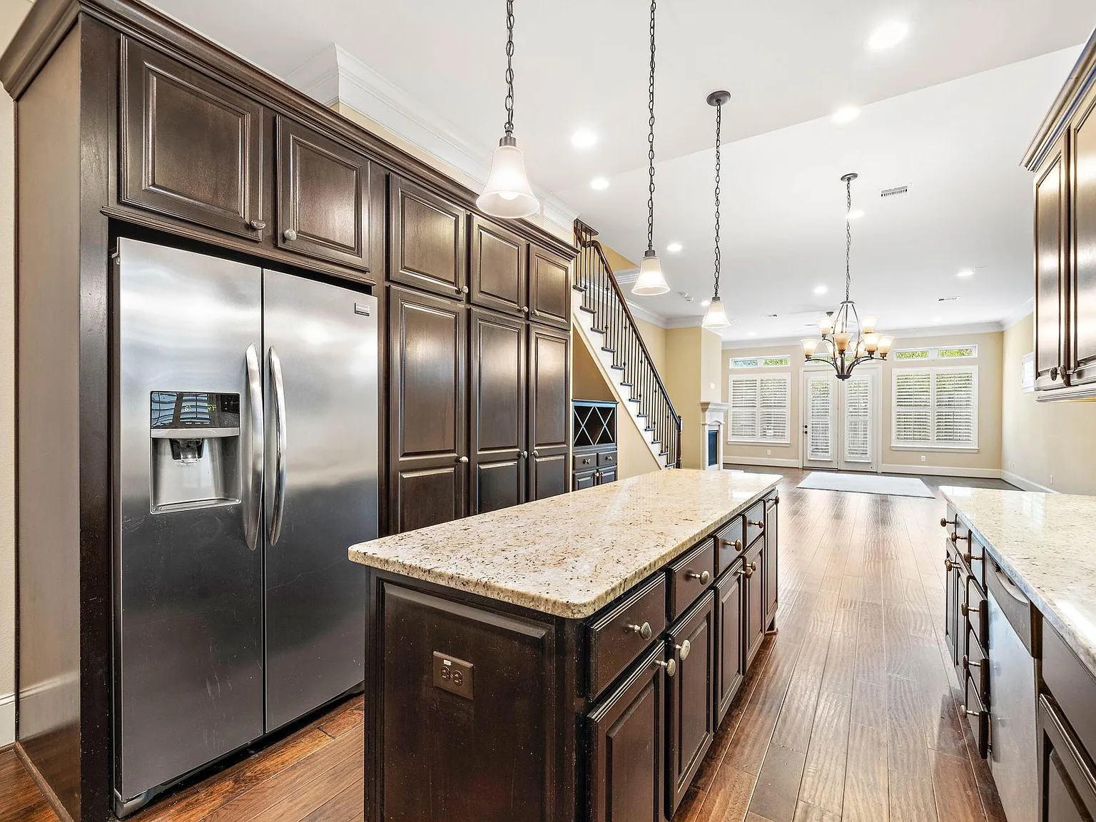 3 bed, 3.5 bath, 2641 sqft, $3,900 — Photo 4