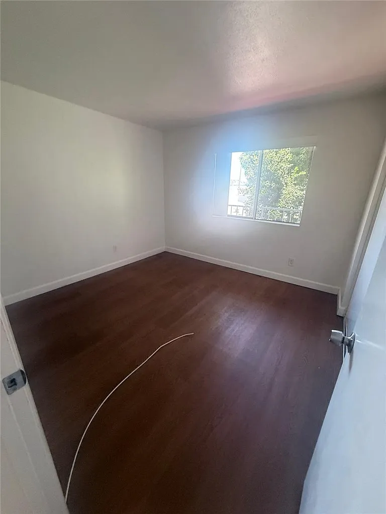 2 bed, 709 sqft, $2,100 — Photo 2