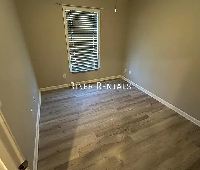 219 Aspen Ave — Photo 10