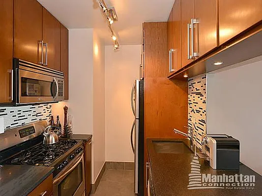 Rented by Manhattan Connection | media 28