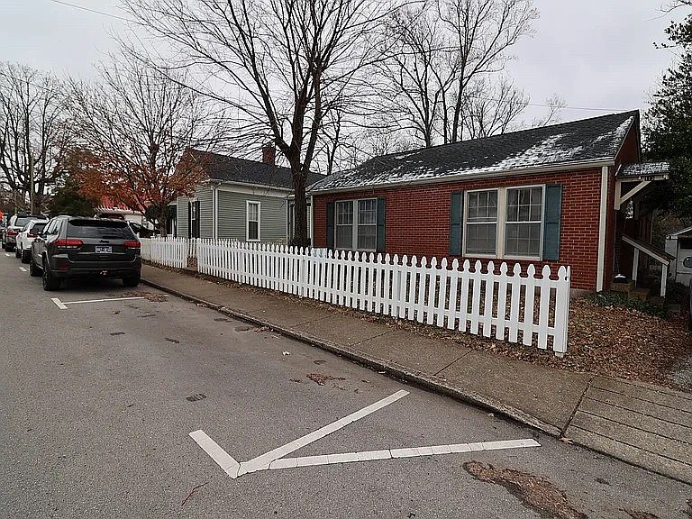 1st image of 111 7th Ave N