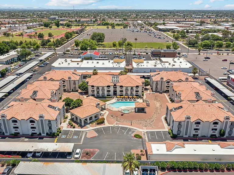 Twin Palms — Photo 33