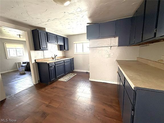 5th image of 3143 Trowbridge Ave