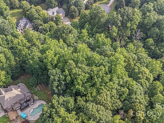 4th image of 524 Shady Oaks Dr